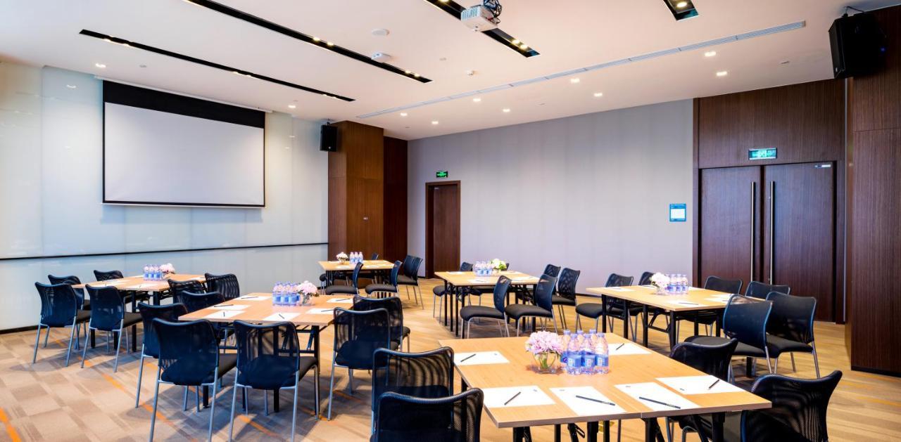Отель Hampton By Hilton Guangzhou Huadu Экстерьер фото